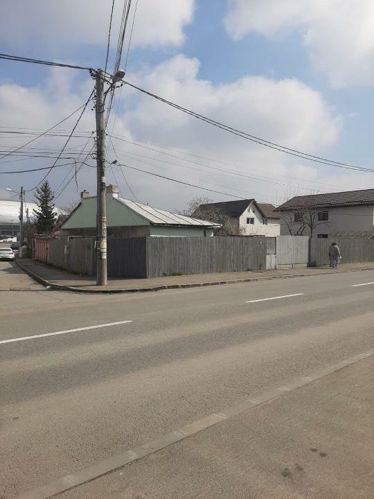 Casa bătrânească cu teren 500 mp si 47 m front stradal în mun. Craiov