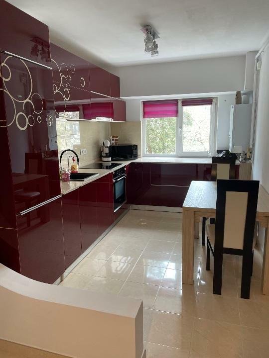 Direct proprietar. Exclus agentii. Zona Icil, 3 camere, decomandat, et.2.