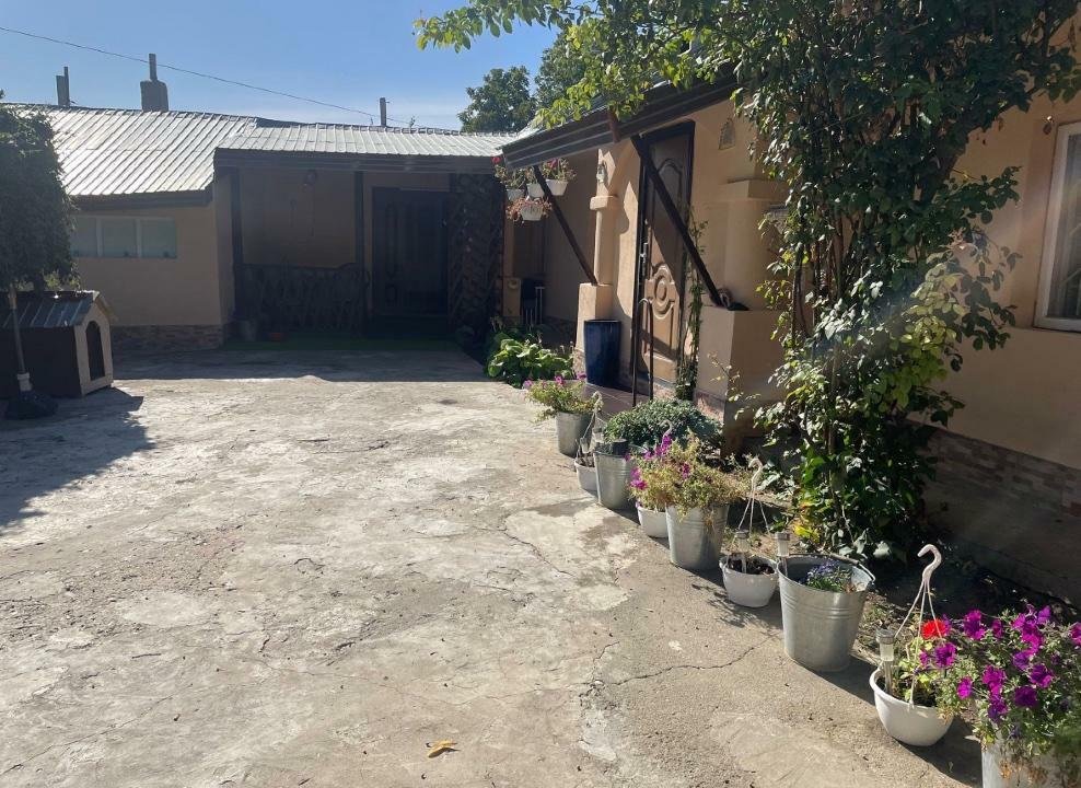 Vand casa centrala in Tecuci