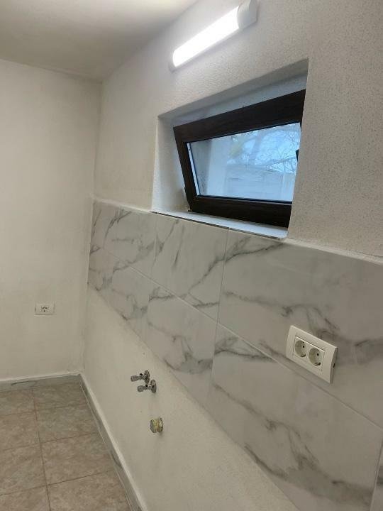 Inchiriez casa in Deta