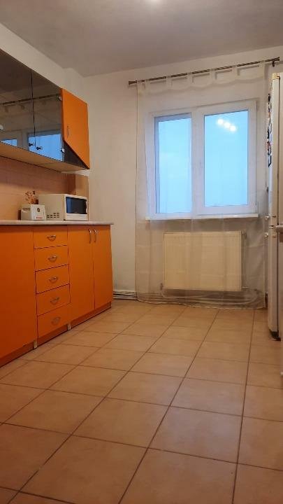 Proprietar, vand apartament cu doua camere decomandat