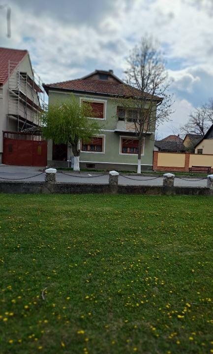 Casa de vanzare in Pecica - Zona Ultracentral cu Priveliste Minunata