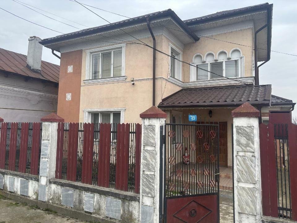 Proprietar vand Casa cu livada si anexe in orasul Filiasi - Dolj