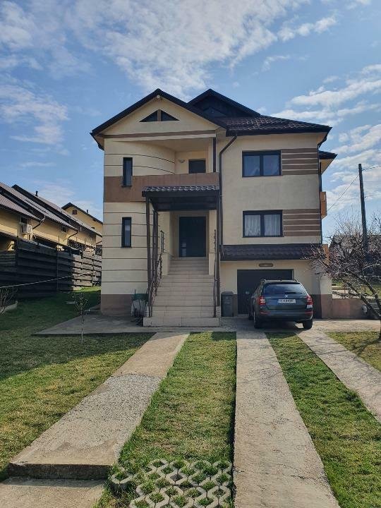 VILA  ( demisol+parter+etaj) cu teren( curte)