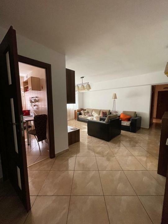 Proprietar inchiriez apartament 3 camere