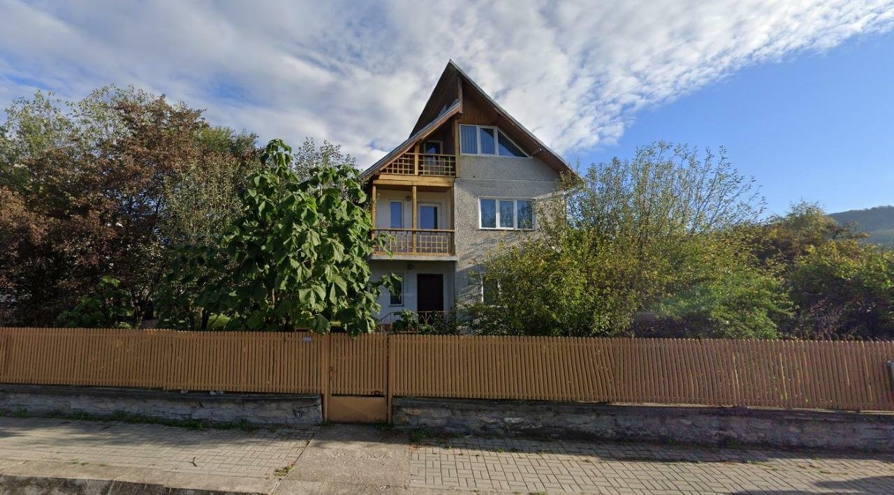 Casa Vladesti, Centru langa Primarie