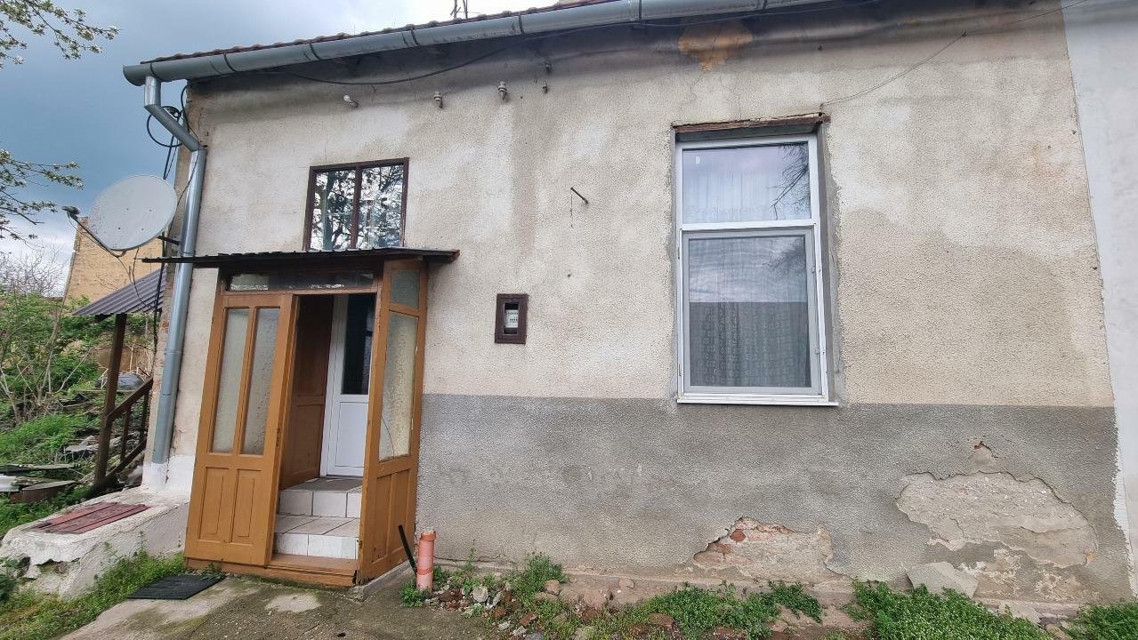 Vând casă în stil german la 40km de Timişoara.