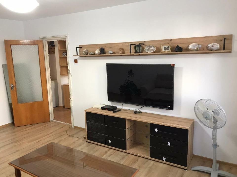 Apartament 3 camere decomandat et 2 din 4 cu 2 apartamente pe palier .
