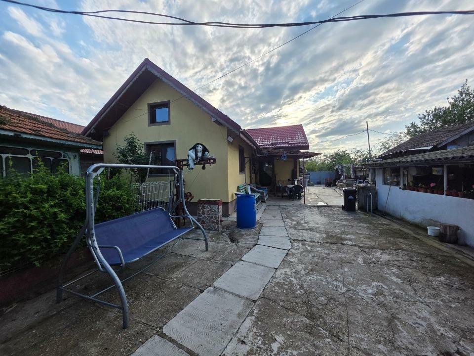 Casă cu 3 camere,beci si centrală pe lemne -investiţia perfecta
