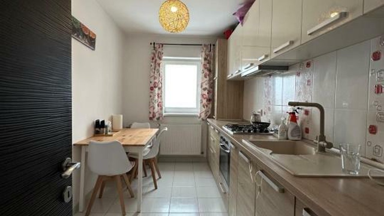 Proprietar! Vand apartament 3 camere +loc parcare subteran