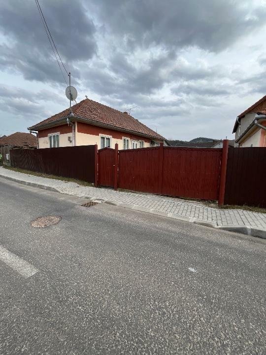 Casă de v&acirc;nzare 