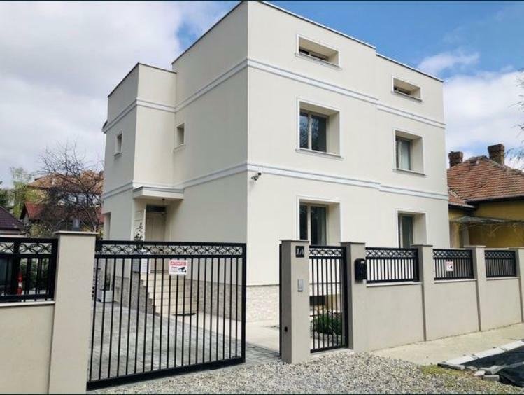 Vand casa in Arad str 9 Mai, cartier Romanilor/Malul Muresului