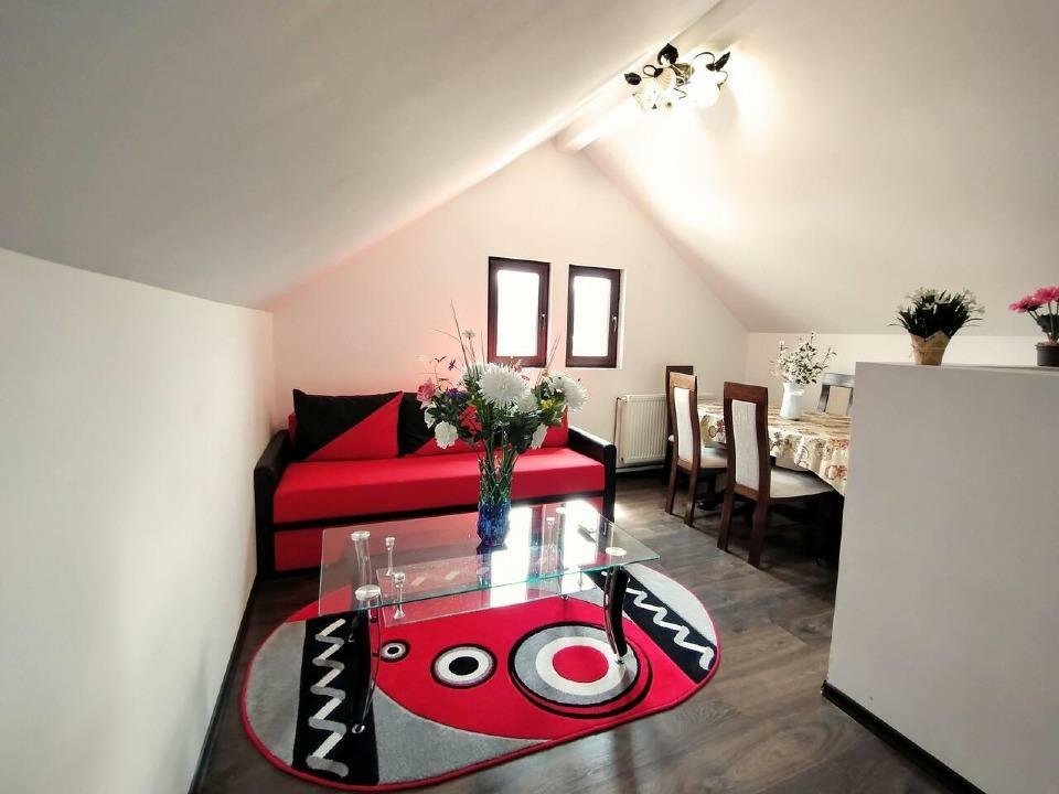 Apartament cu mansarda + 2 balcoane in vila â gata de mutat
