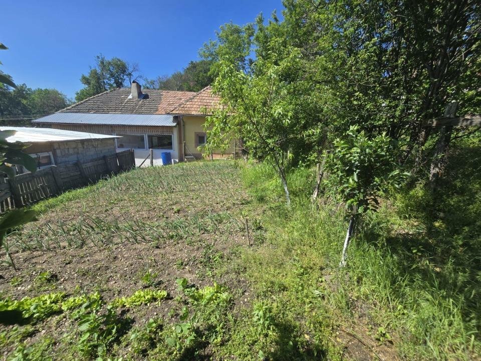 Locuinta de vacanta sau de locuit intr-o zona pitoreasca din Valcea