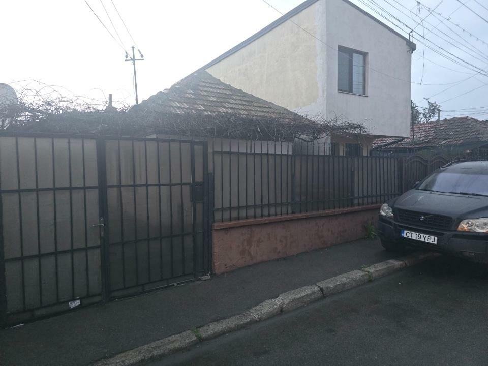 Vand casa batraneasca in Constanta,385 mp,12 m deschidere