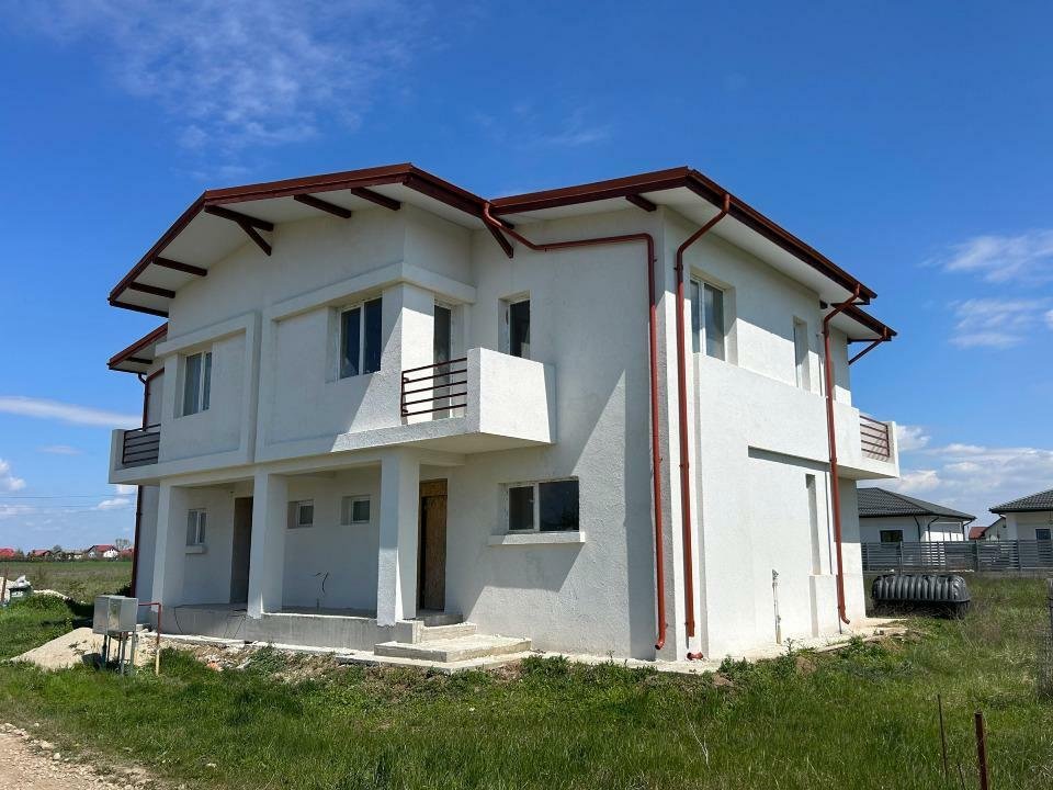 Vând casă P+1E, living,3dormitoare, Clinceni, aproape de Bucureşti, 110.000 Euro