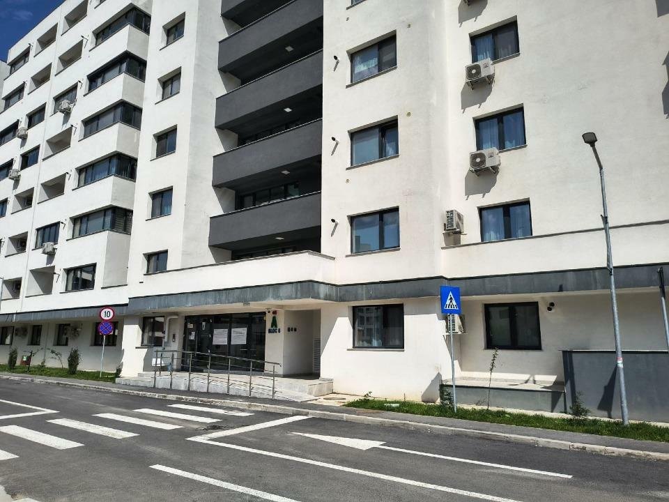 De inchiriat spatiu comercial in complex Ivory