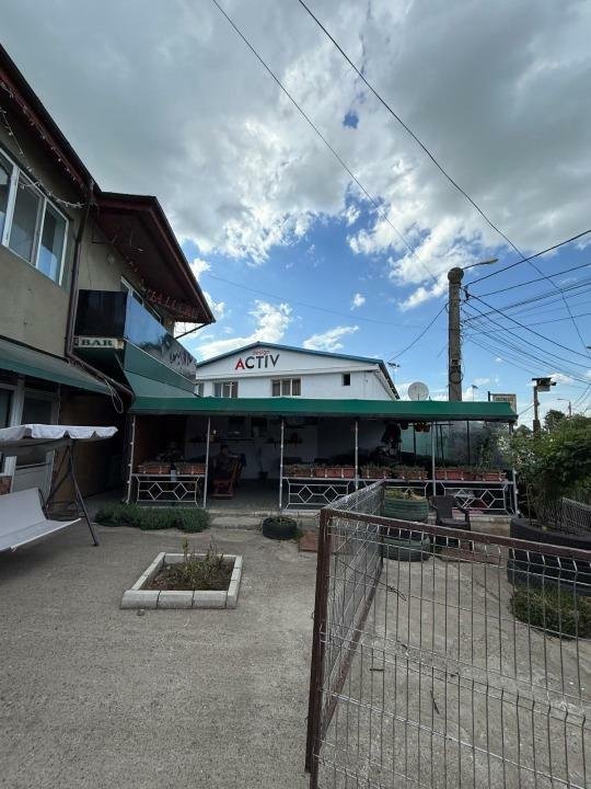 Cladire parter si etaj de vanzare