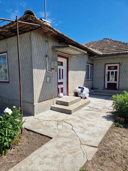 Vând casă batraneasca