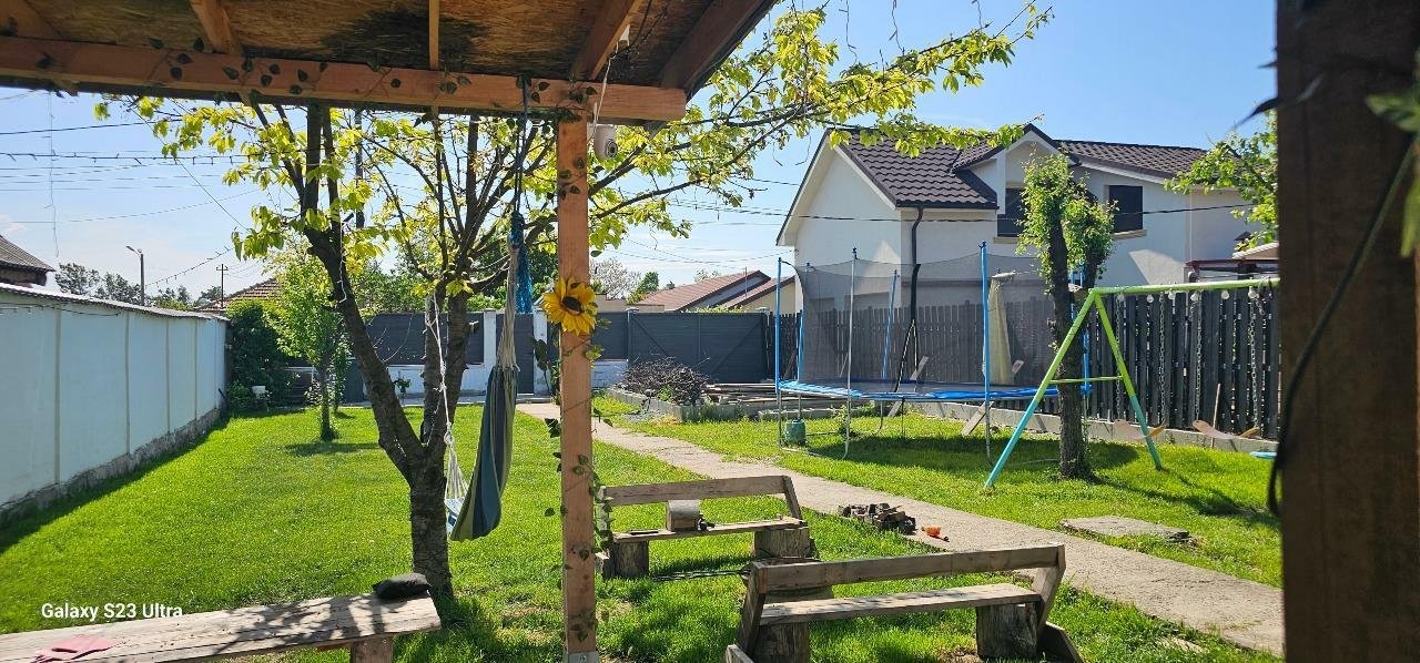 Casa de vanzare cu teren in Techirghiol la 10 minute de lac, toate utilitatile.