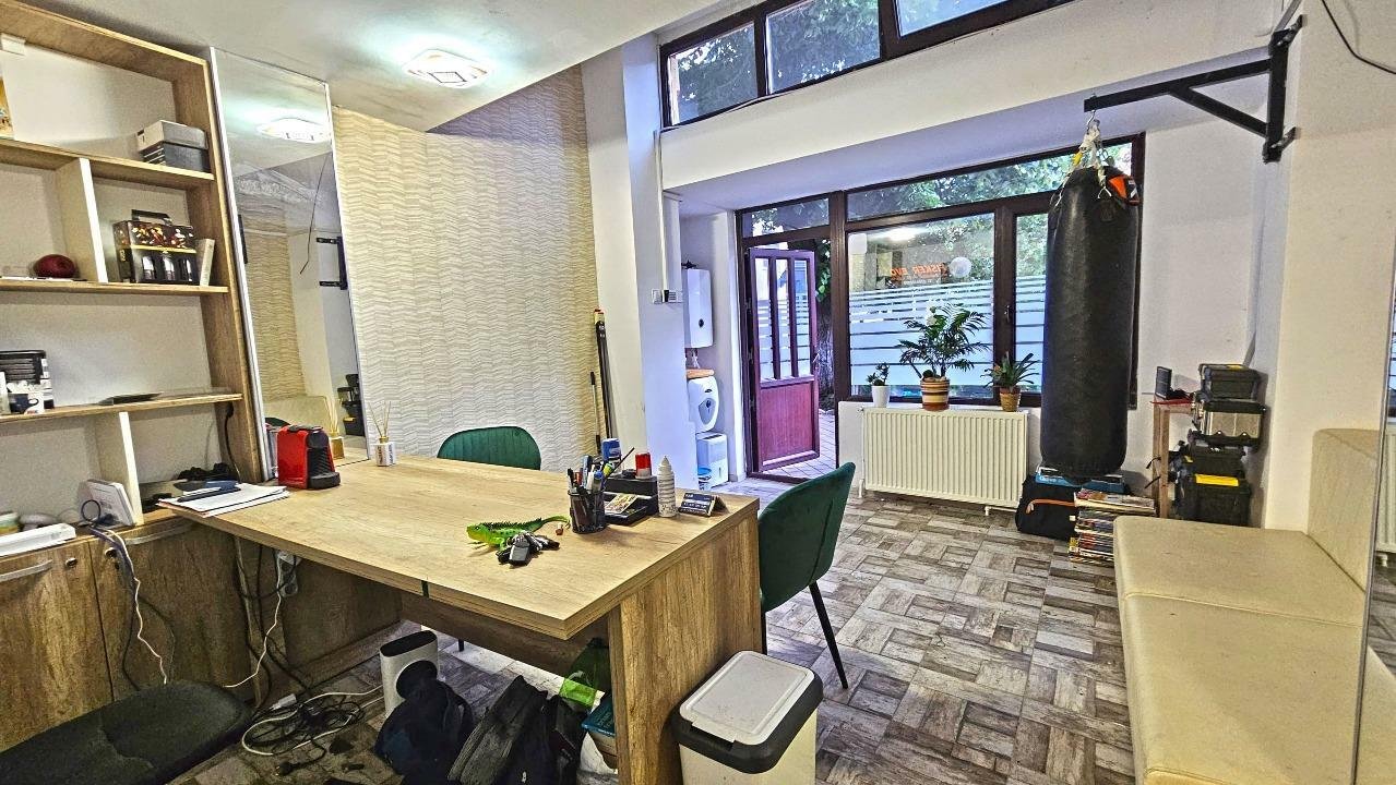 Inchiriez spatiu birou, salon infumusetare, comercial, central, zona depozitare