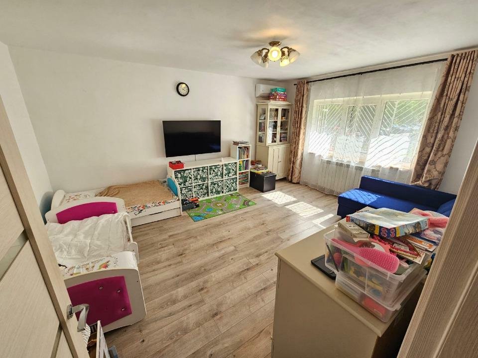 Proprietar vand apartament 2 camere decomandat cu centrala Aleea Botorani