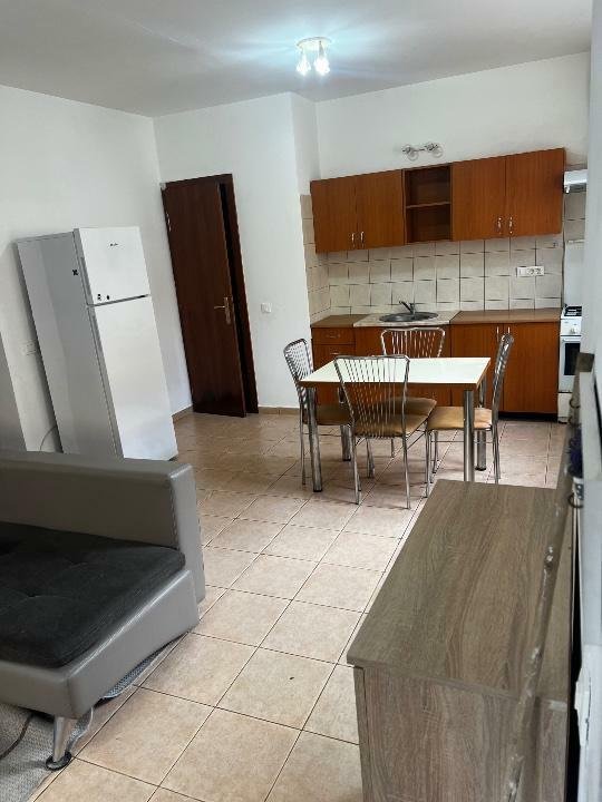 Apartament de inchiriat 3 camere Dumbravita str Budapesta Direct proprietar