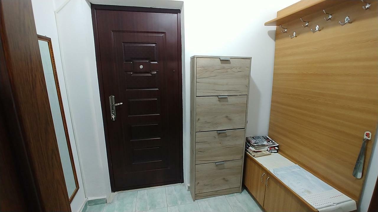 Vand apartament 2 camere, situat central in Slatina