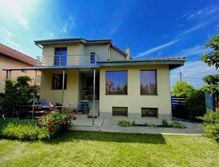 Casa de vanzare cu panouri fotoltaice