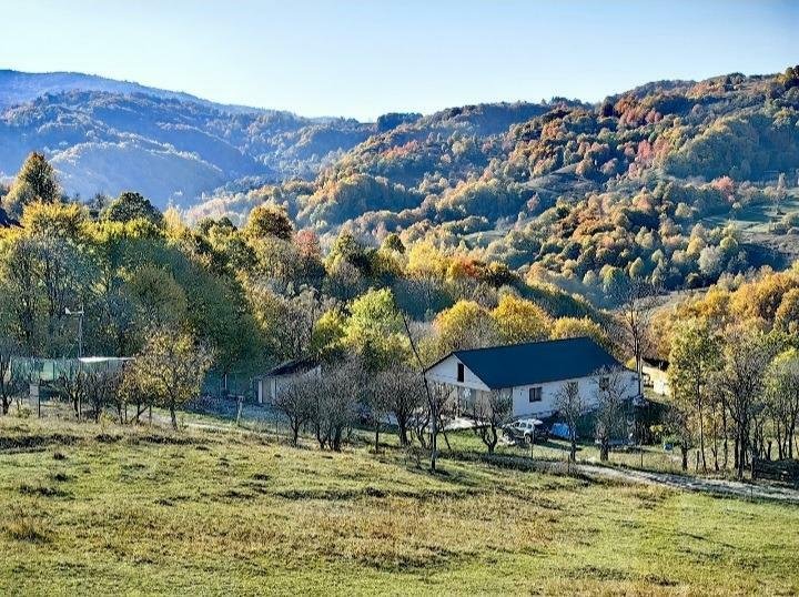 Casa 100% autonoma(off grid), cu fantana proprie, panouri solare, centrala lemne