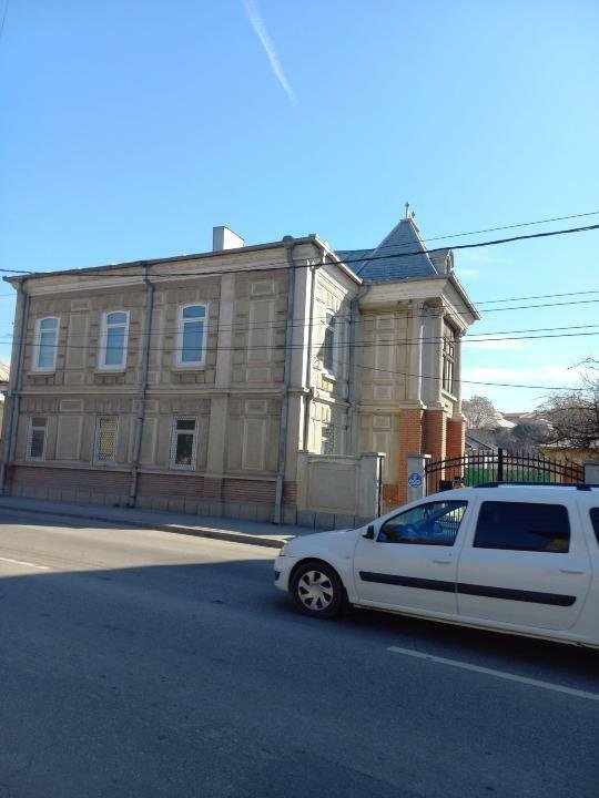 Vând casa Slatina din 1901, 7 cam, beci+p+e, amprenta sol 182 mp, 938 mp teren