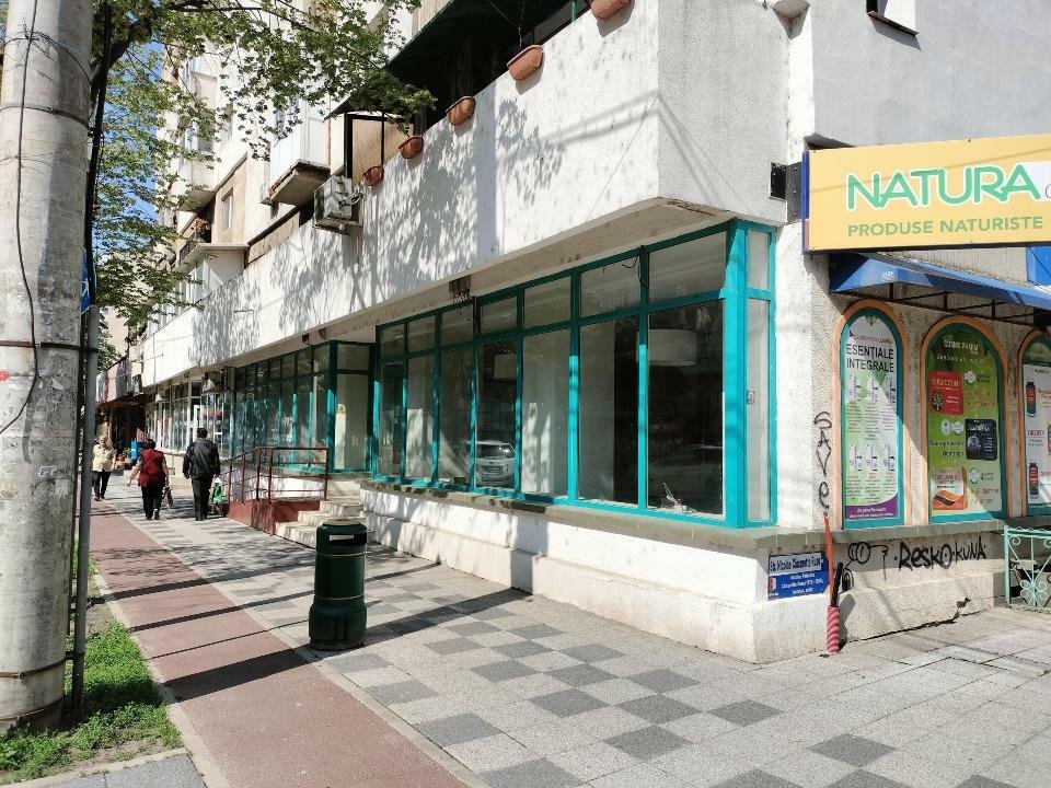 Spatiu stradal Buzau fost sediu de banca, de inchiriat