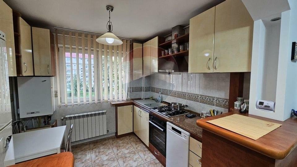 Ichiriez apartament 3 camere Suceava George Enescu 80 mp 520 EUR