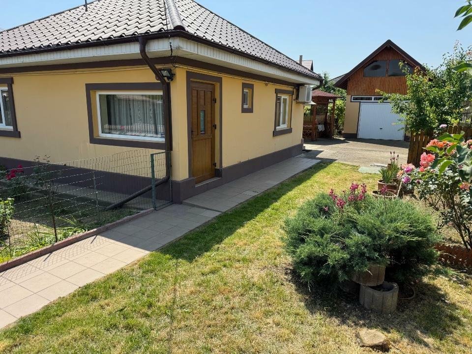 Casa de vanzare Bacau-str. Primaverii-teren 650 m2- proprietar
