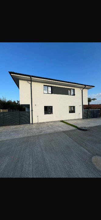 Vand jumatate de duplex in zona centrala Sanandrei