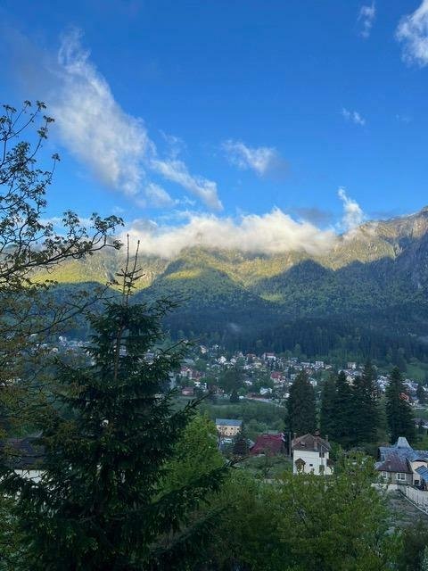 Vilă panoramică de vânzare în Buşteni, vedere spre munte şi Crucea Caraiman